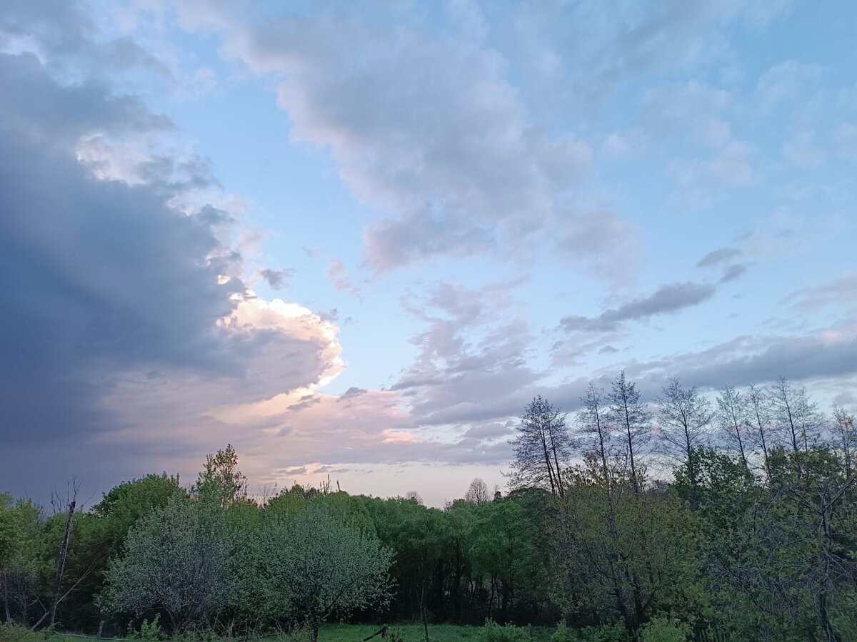 Вечернее небо над деревней
