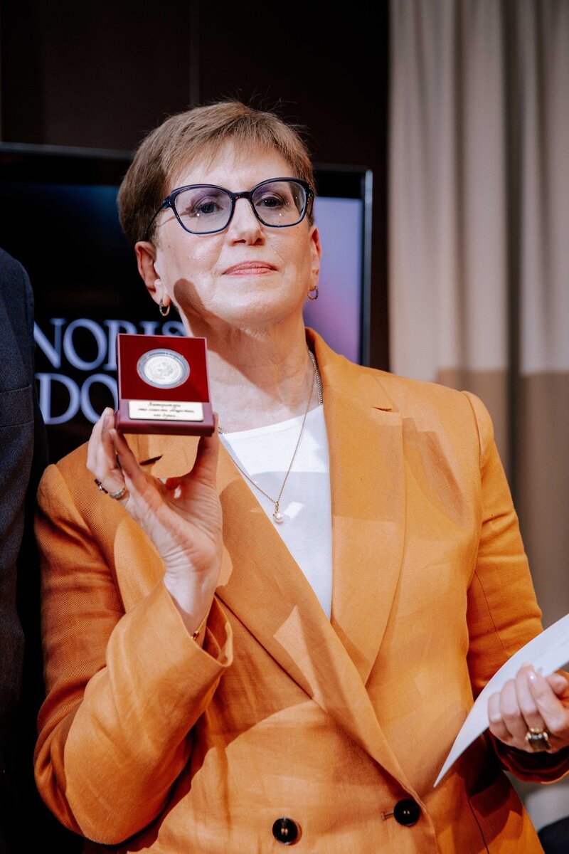 ректор ИСИ Ирина Наумовна Сухолет