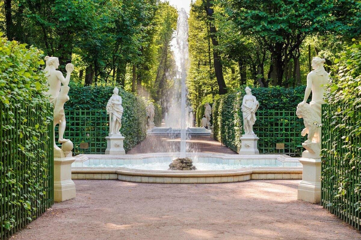 Фонтаны в Летнем саду Санкт-Петербурга