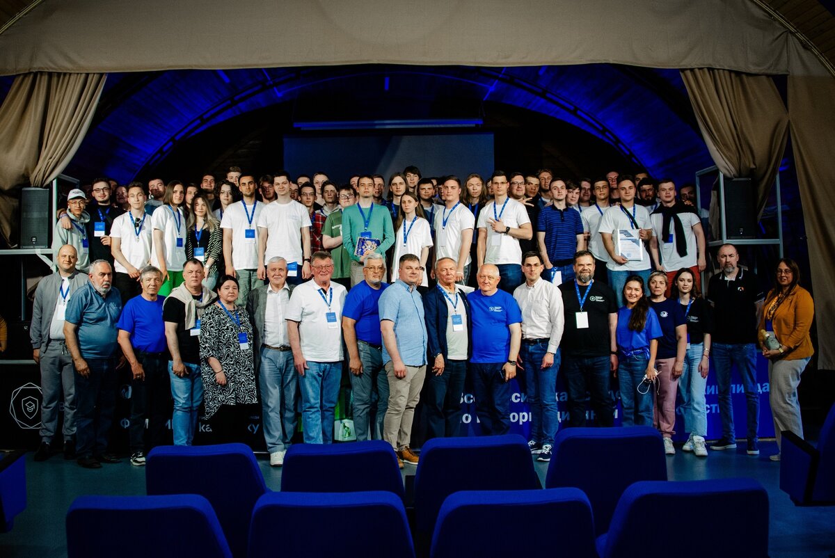 Лауреаты олимпиады с организаторами