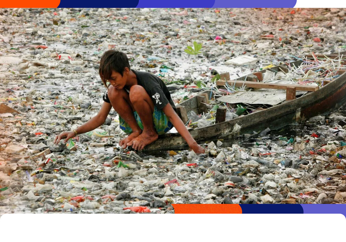 Ганг обычно ассоциируется с самой грязной рекой в мире. Несомненно, это токсичный водоем, который собирает на своем пути человеческие отходы и промышленные стоки.