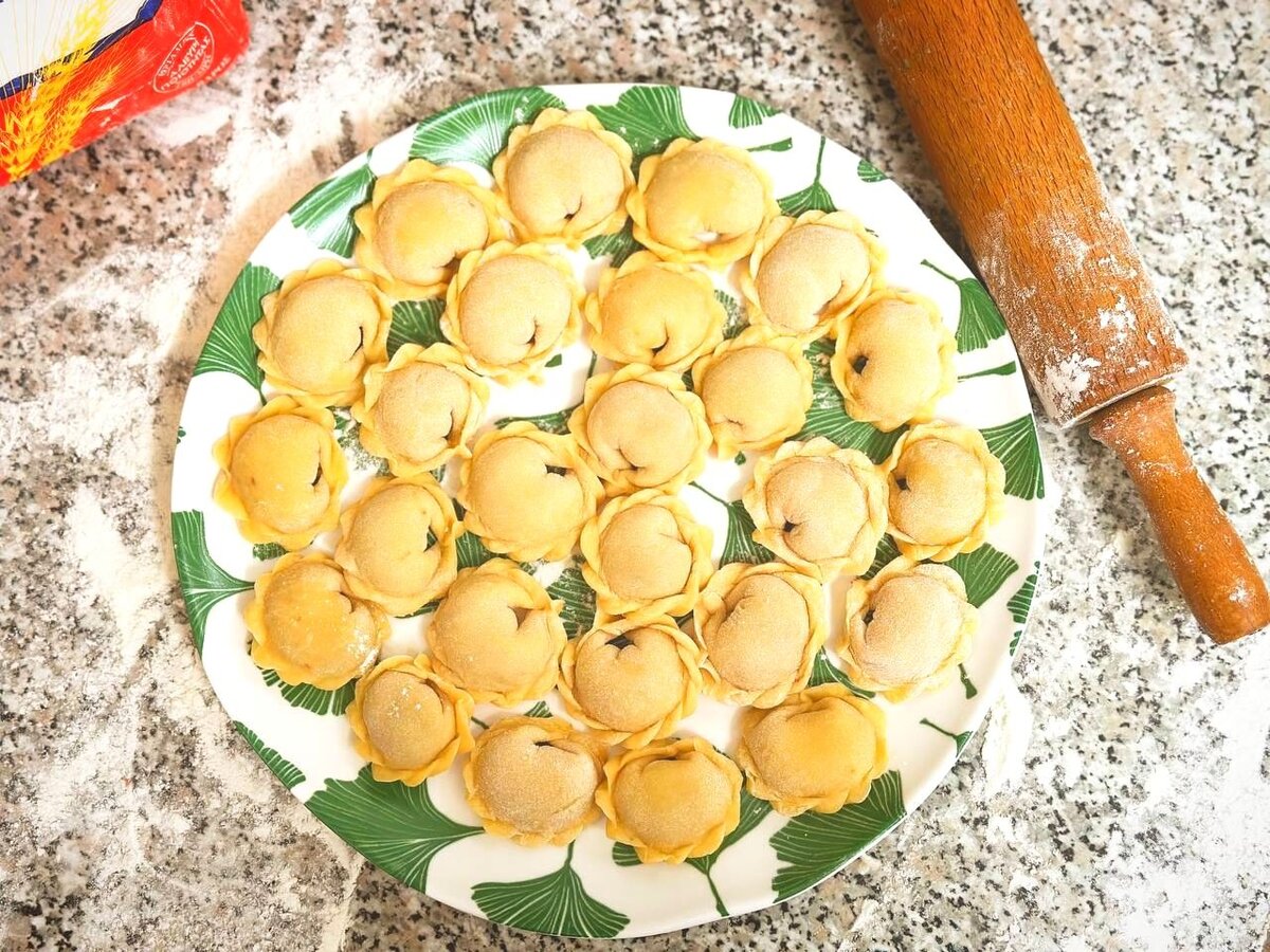 Равиоли (Ravioli ricotta e spinaci) - рецепт лучшего теста и не только для  вареников по-итальянски | Старая Перечница | Дзен