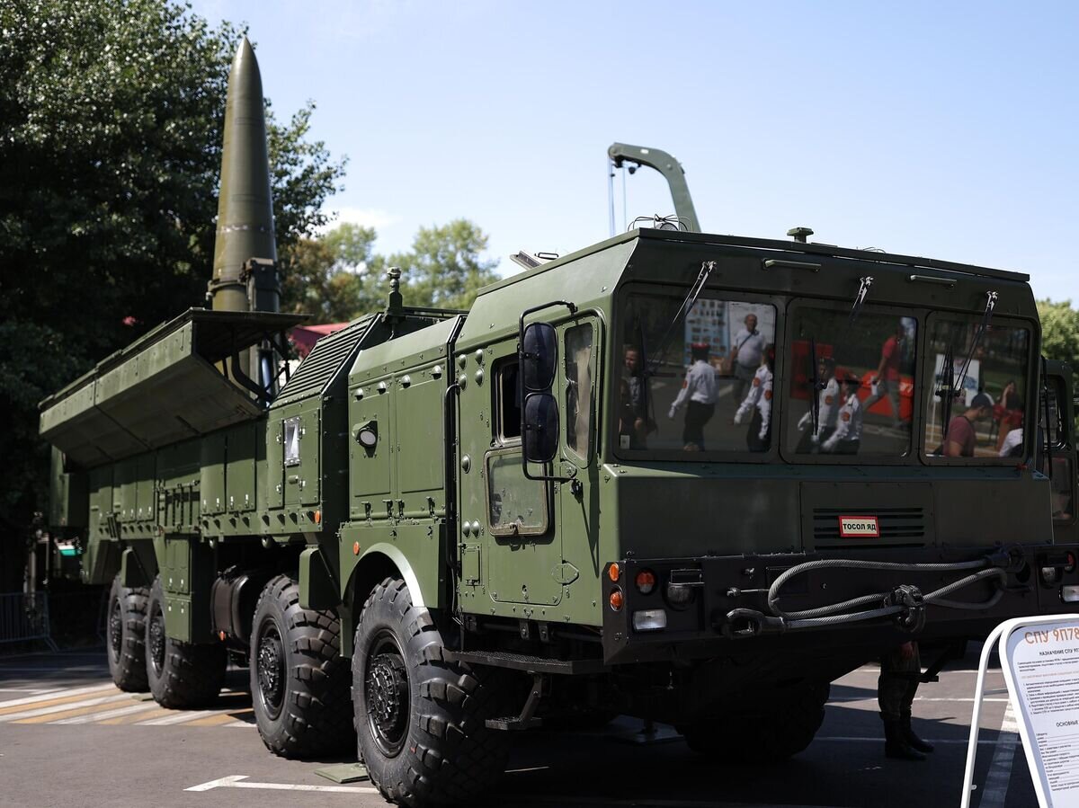    Оперативно-тактический ракетный комплекс "Искандер" © РИА Новости / Виталий Тимкив