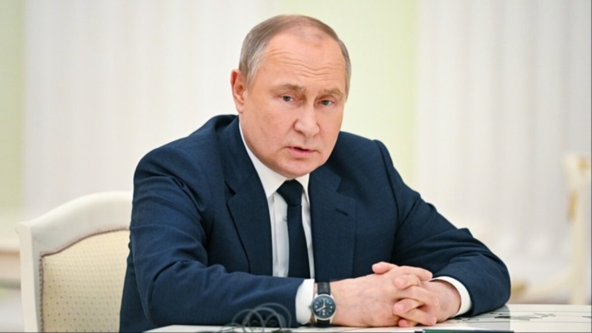    Песков: Путин ночью в воскресенье провел встречу с послом Ирана и главами ведомств