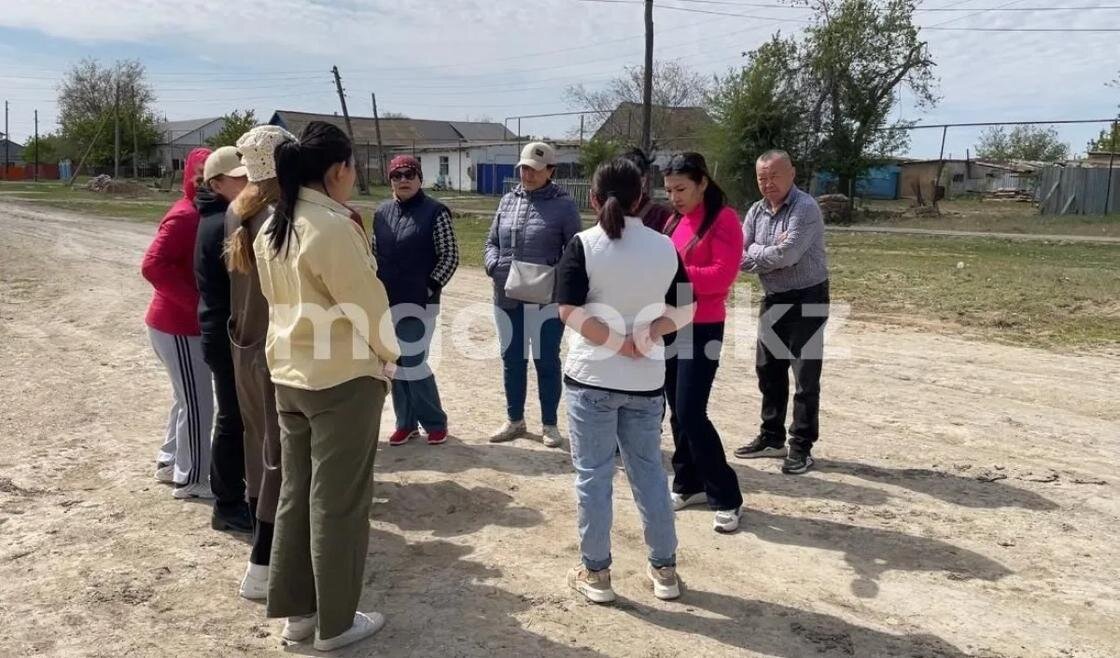    Собрание в селе Жымпиты:mgorod.kz