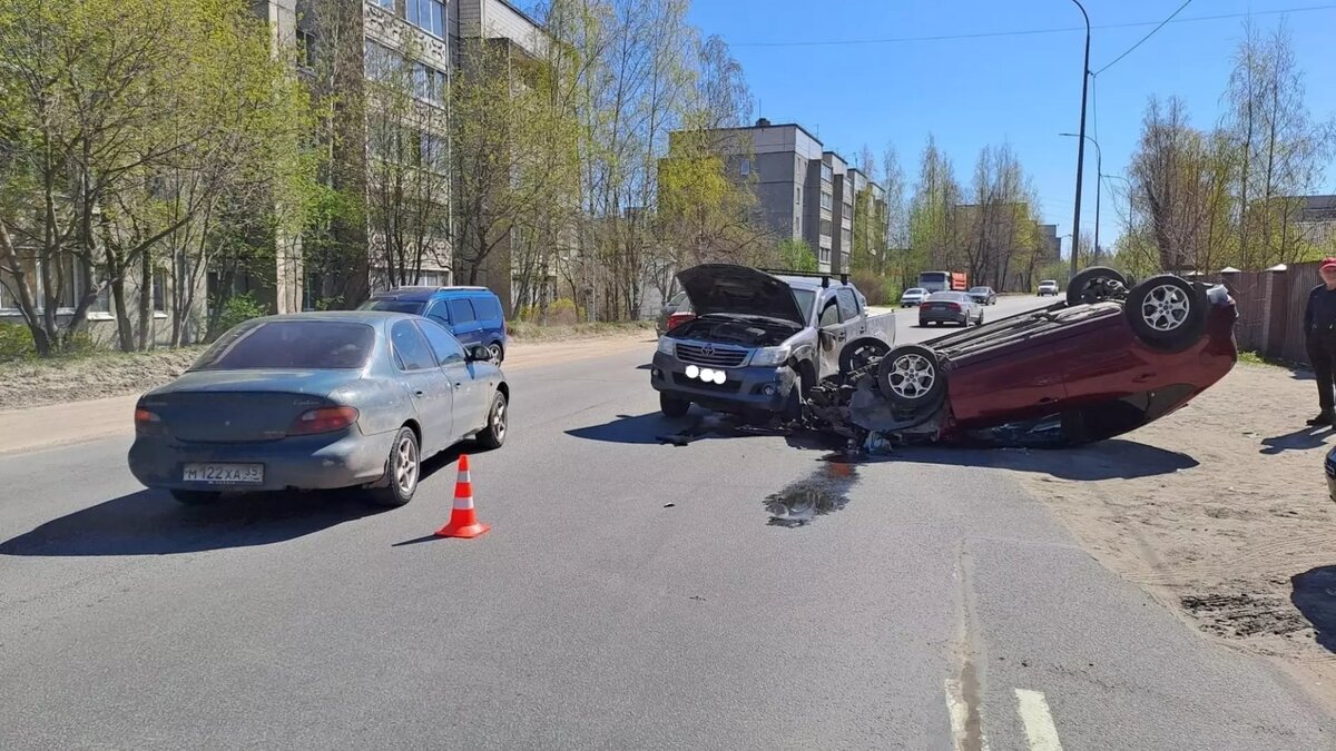 Известны подробности ДТП с перевернувшимся автомобилем в Петрозаводске |  Новости Карелии | Karelinform.ru | Дзен