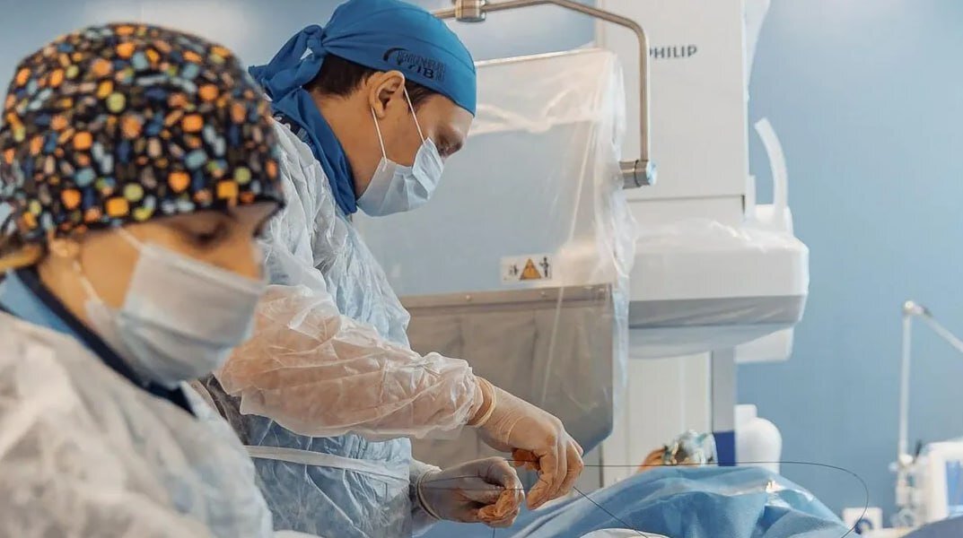 57-летнего жителя Орехово-Зуевского округа на скорой доставили в сосудистый центр Орехово-Зуевской больницы. У пациента был инфаркт миокарда в результате закупорки тромбом коронарной артерии.