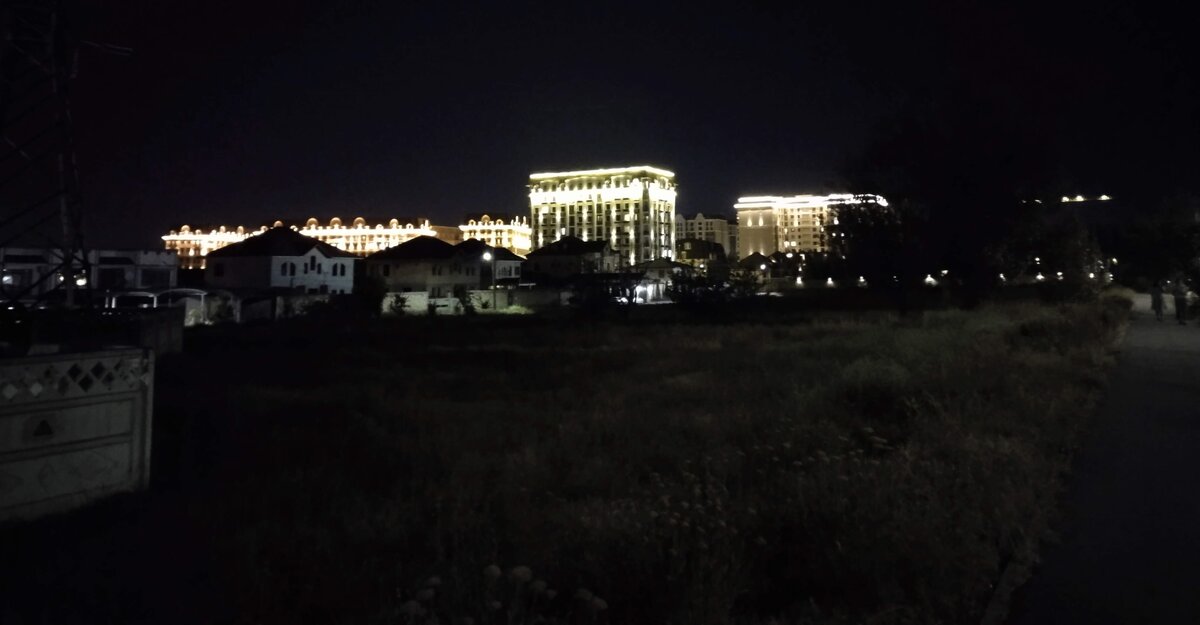 Вечерний Бишкек. Фото автора канала "Босиком по обочине"