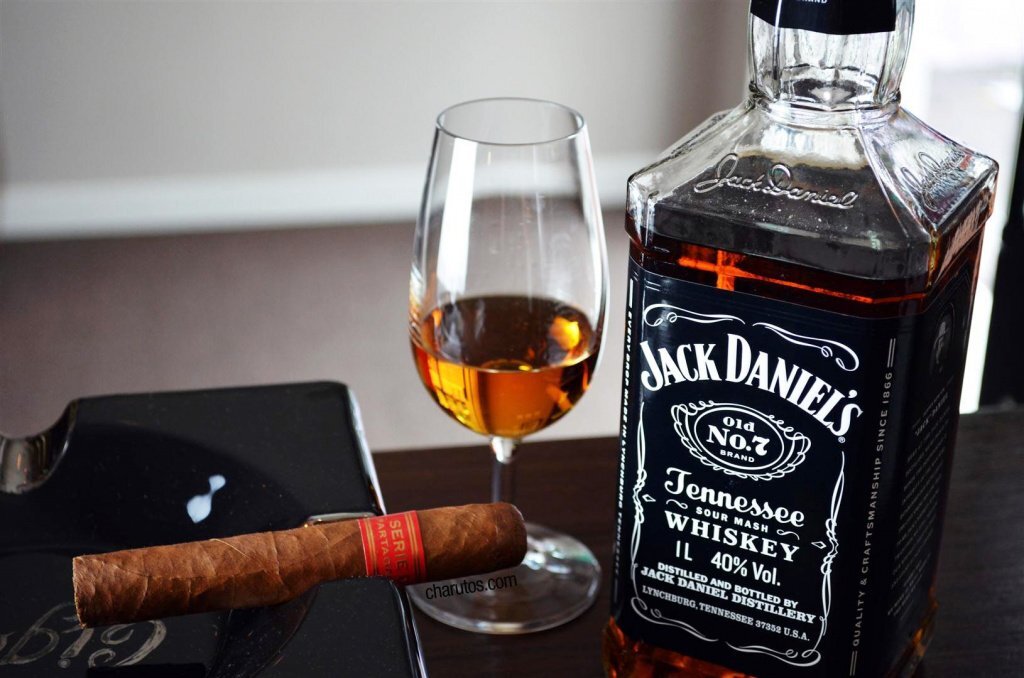 При упоминании виски Jack Daniels сразу приходит на ум