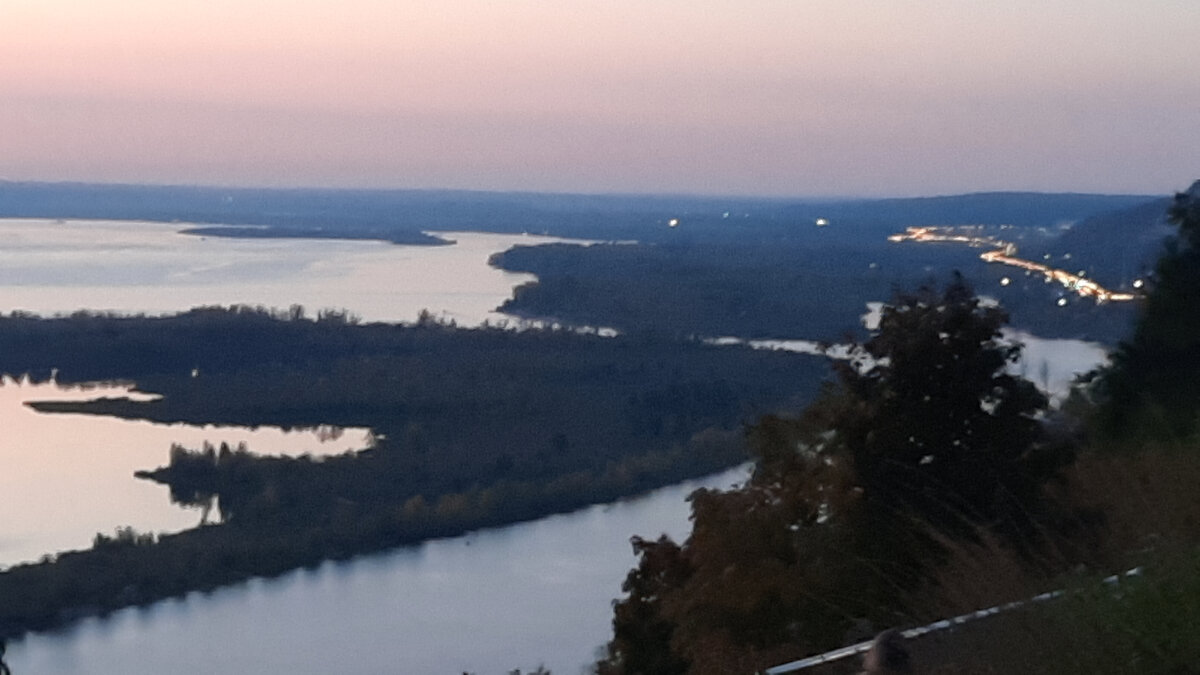 Это фото из прошлогодней поездки в Самару,  вид с "Вертолётки", в получасе ходьбы от родительского дома