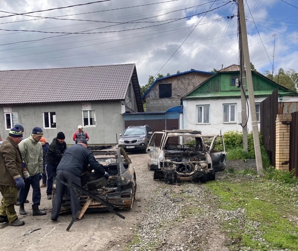 Без еды и денег. На Урале семья с детьми осталась на улице после пожара |  АиФ-Челябинск | Дзен