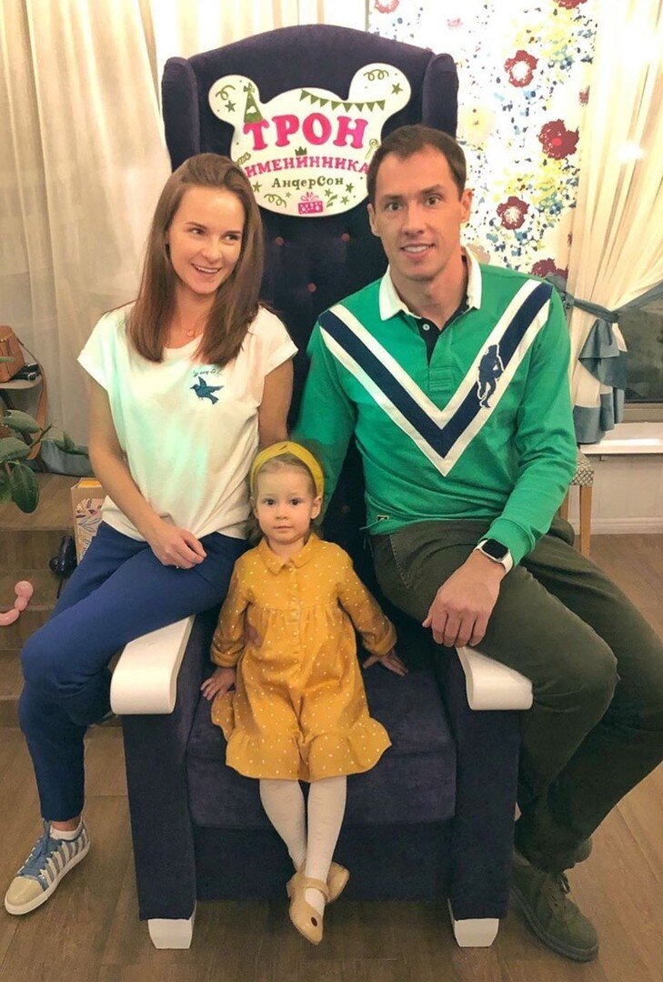    Тимур Еремеев с женой Ольгой и дочерью НикойСоцсети Тимура Еремеева