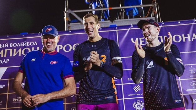    Олег Стояновский (в центре) и Илья Лешуков (справа) на награждении.пресс-служба ВФВ