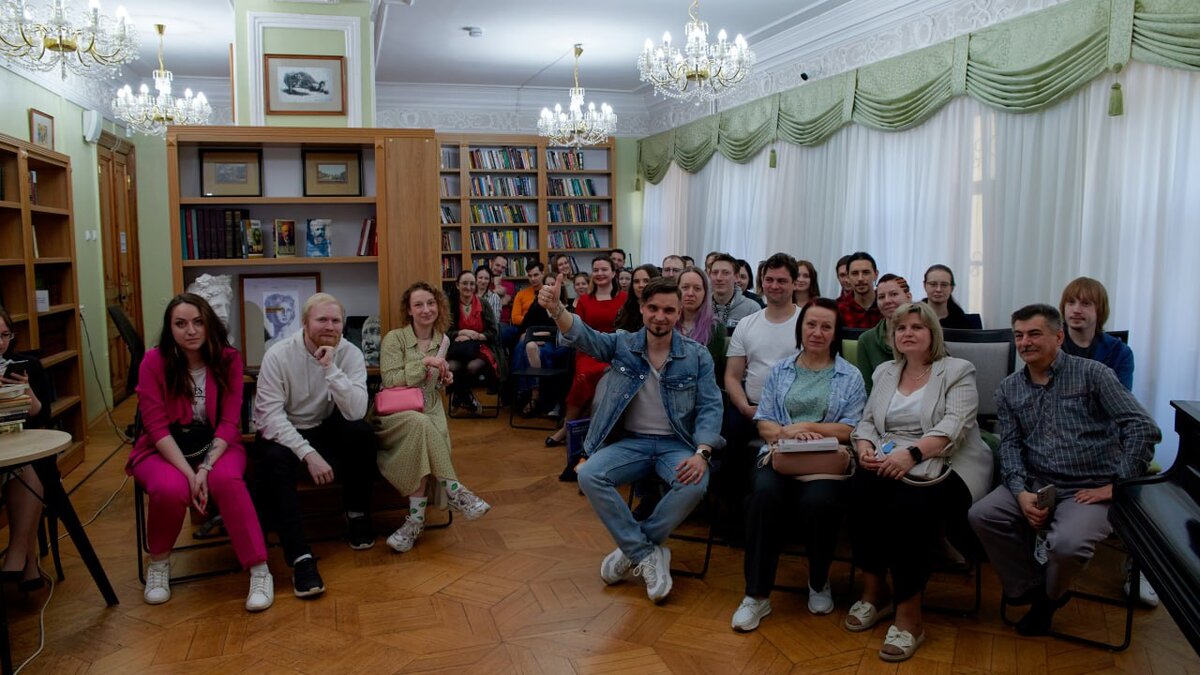 В компании читателей. 
