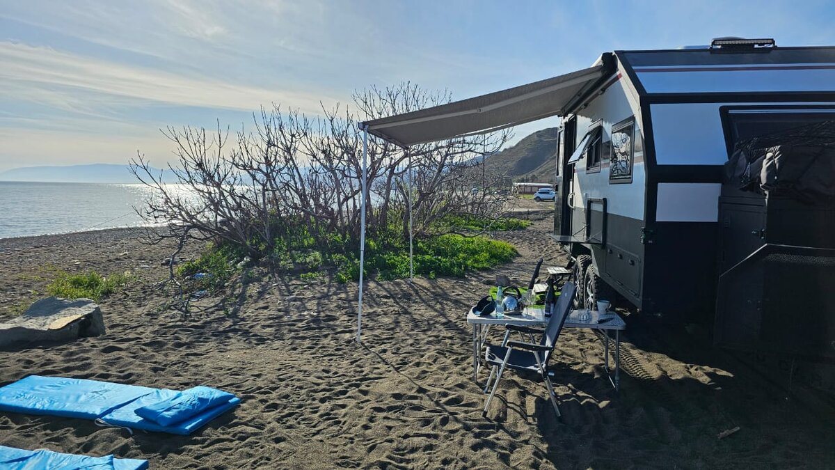 Маркиза прицепа спасет от жаркой погоды и дождя