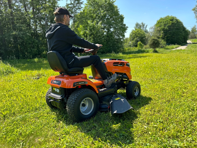 На фото модель YARD FOX T 108SCH