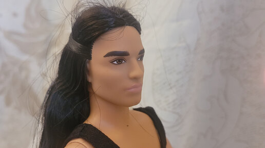 Barbie Looks Кен c длинными волосами (индеец) HCB79