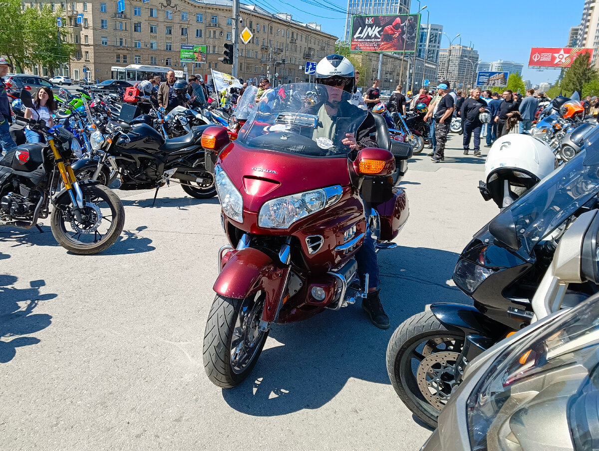 Открытие мотосезона. Площадь Пименова в Новосибирске