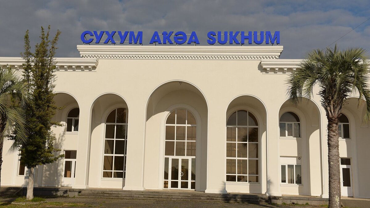 Пока пустующее здание аэропорта в Сухуми. Здесь и далее все фото взяты из открытых источников
