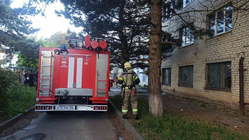    Пожарные спасли из горящего помещения одного человека Фото: ГУ МЧС России по Ставропольскому краю