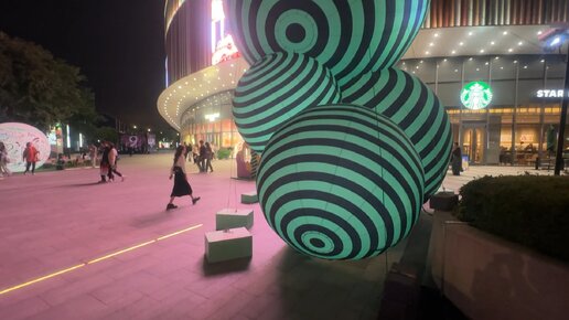 интересная инсталляция и прогулка по ночному Шанхаю #китай#азия#путешествия#интересное#жизнь#дзен#видео