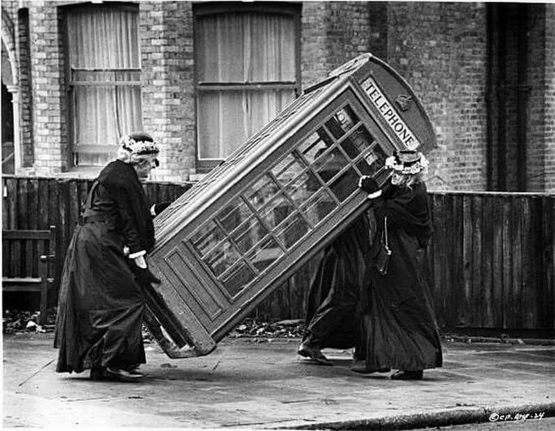 Кража мобильника. Конец XIX века. Источник https://vk.com/wall-217511131_22.