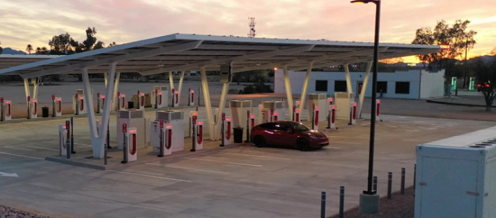 Tesla: уход высокопоставленных сотрудников и возвращение команды Supercharger