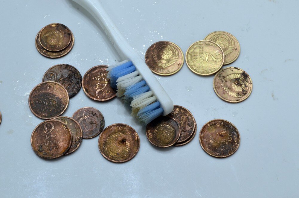 Очистить монеты от ржавчины в домашних