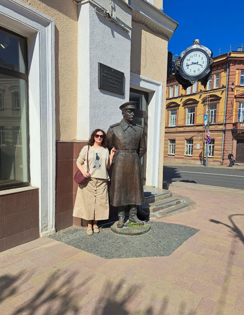 Я с героем прошлого поколения - смоленским постовым В. Д. Курицыным.