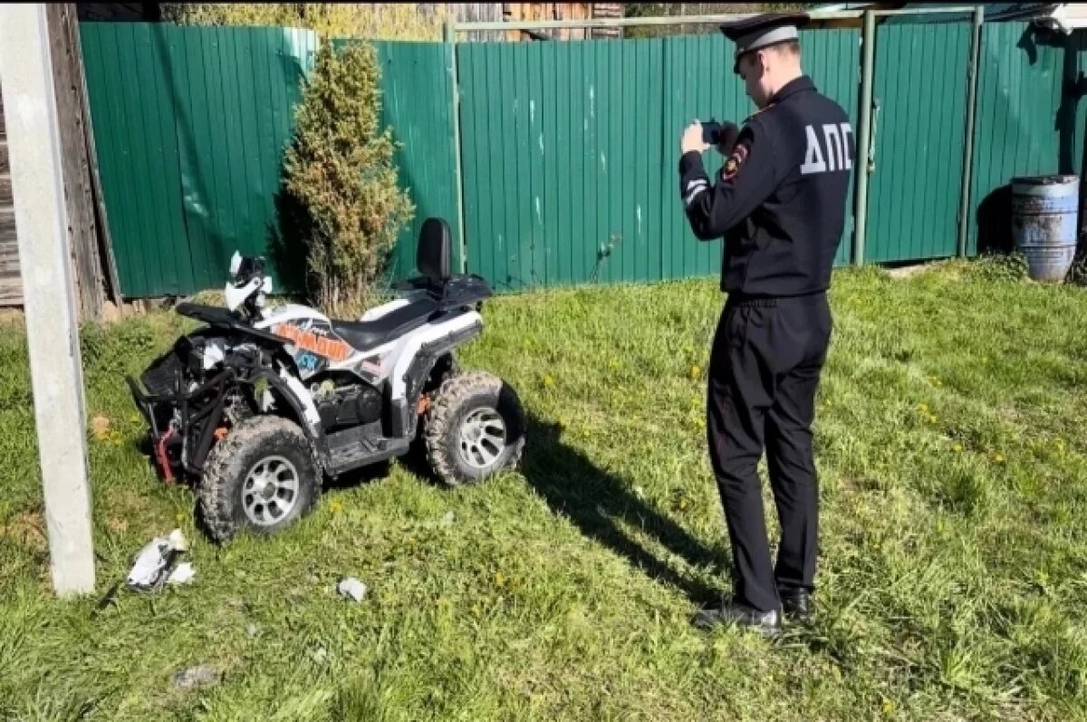    В Свердловской области дети на квадроцикле врезались в столб