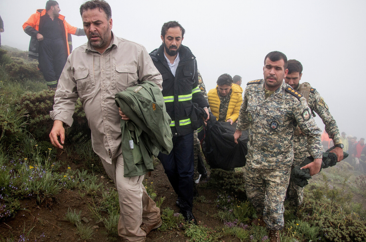 Кадры с места крушения вертолёта Раиси