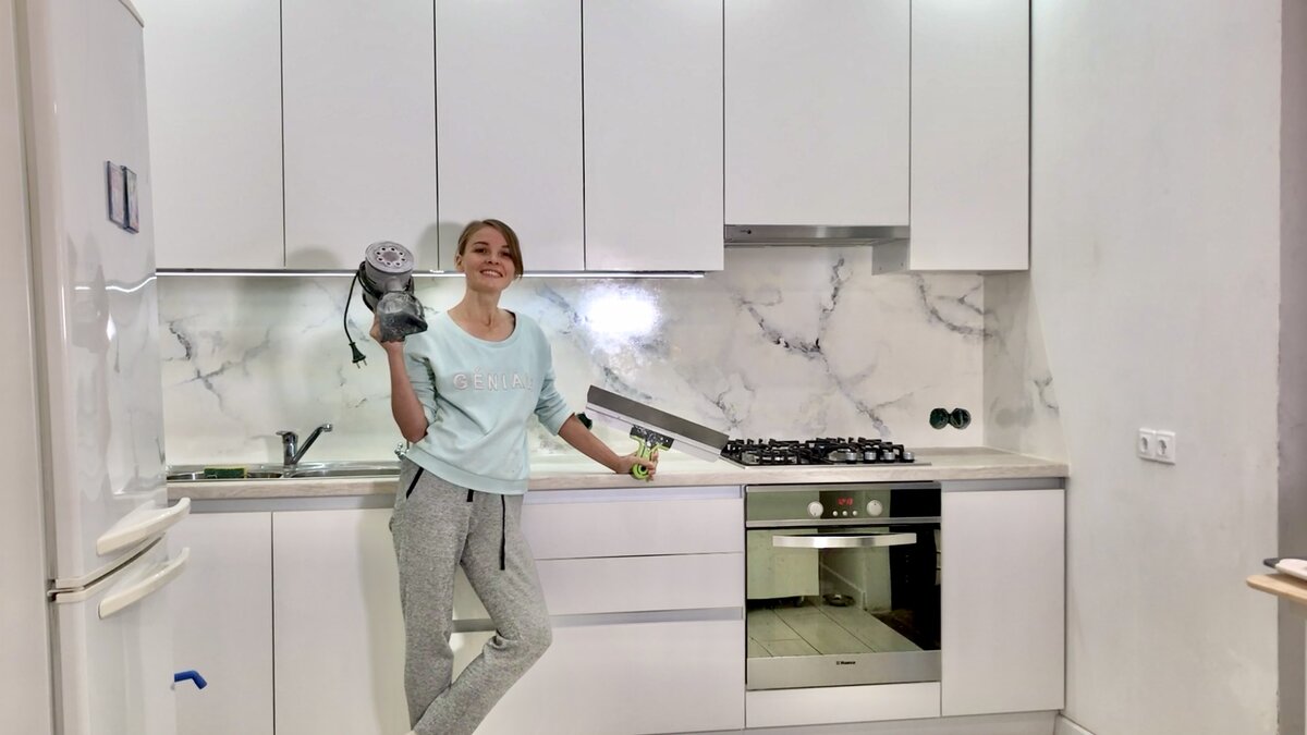 Хоть было и непросто, довольная, как удав!