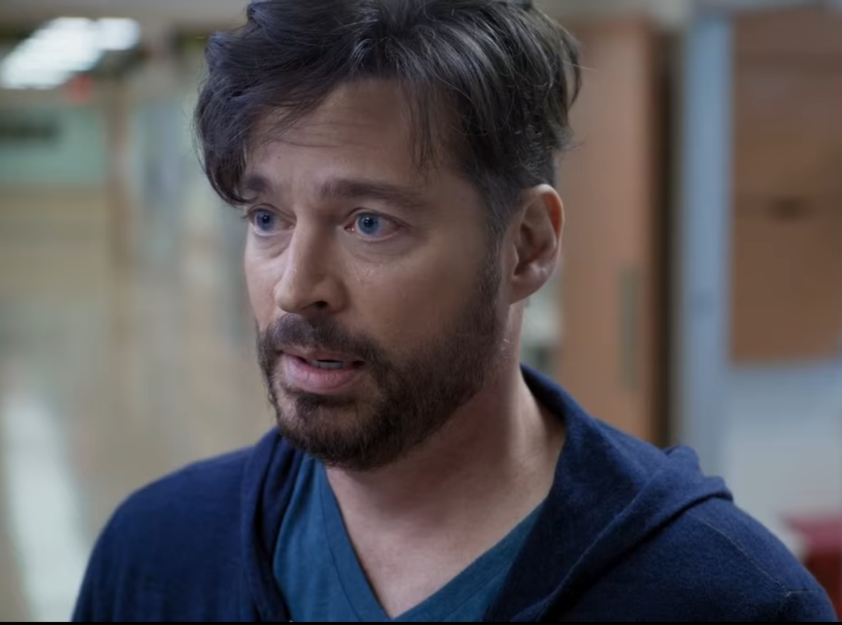 Батя Джон - видно,что он на грани,но старется сделать все, что может для своей дочурки.