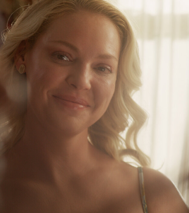 Мама Мишель - светлый персонаж, добрая и любащая мать.