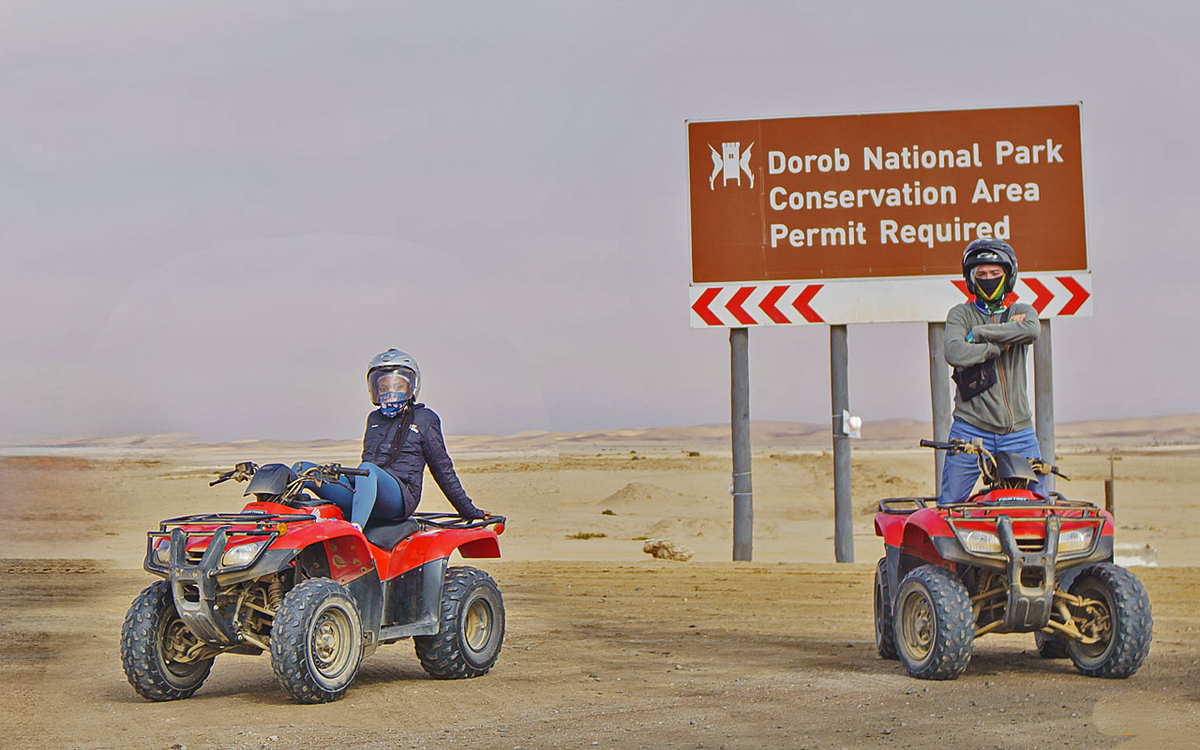 история начинается в 2019 году, когда Василий, потомственный петербуржец из Купчино, решил сбежать от нарастающей социальной напряженности в России и отправиться в автопробег по Африке