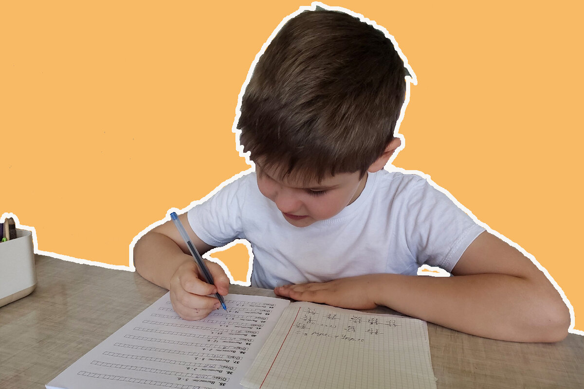 Сидит, старается, умничка