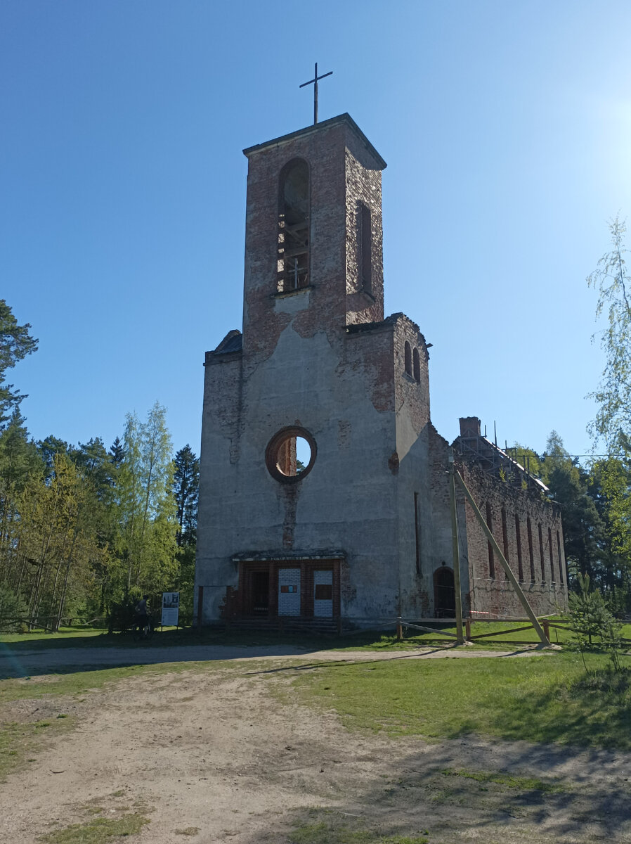Церковь Святых Петра и Павла построена в 1932 году