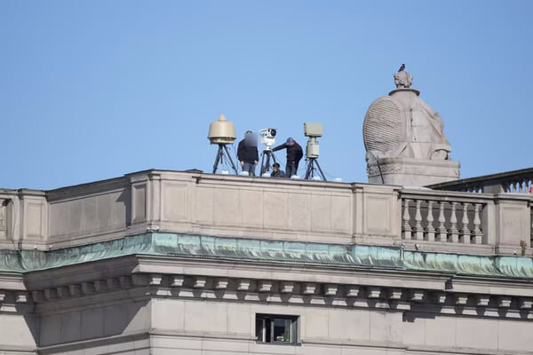    На шведский Риксдаг установили израильскую защиту от дронов