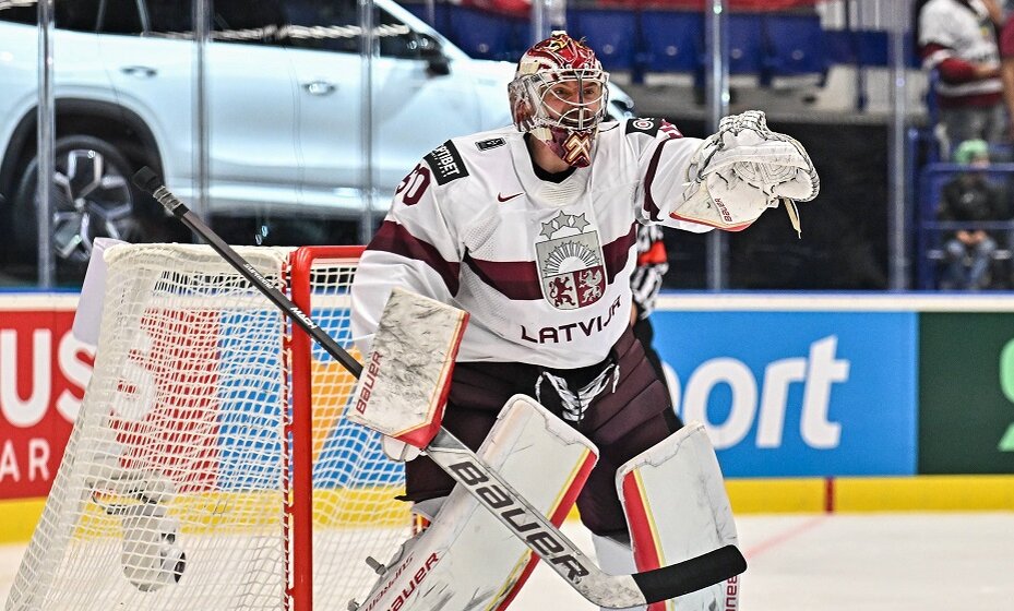    Вратарь сборной Латвии Гудлевскис похудел на 7 кг во время матча со Словакией. Фото: Global Look Press