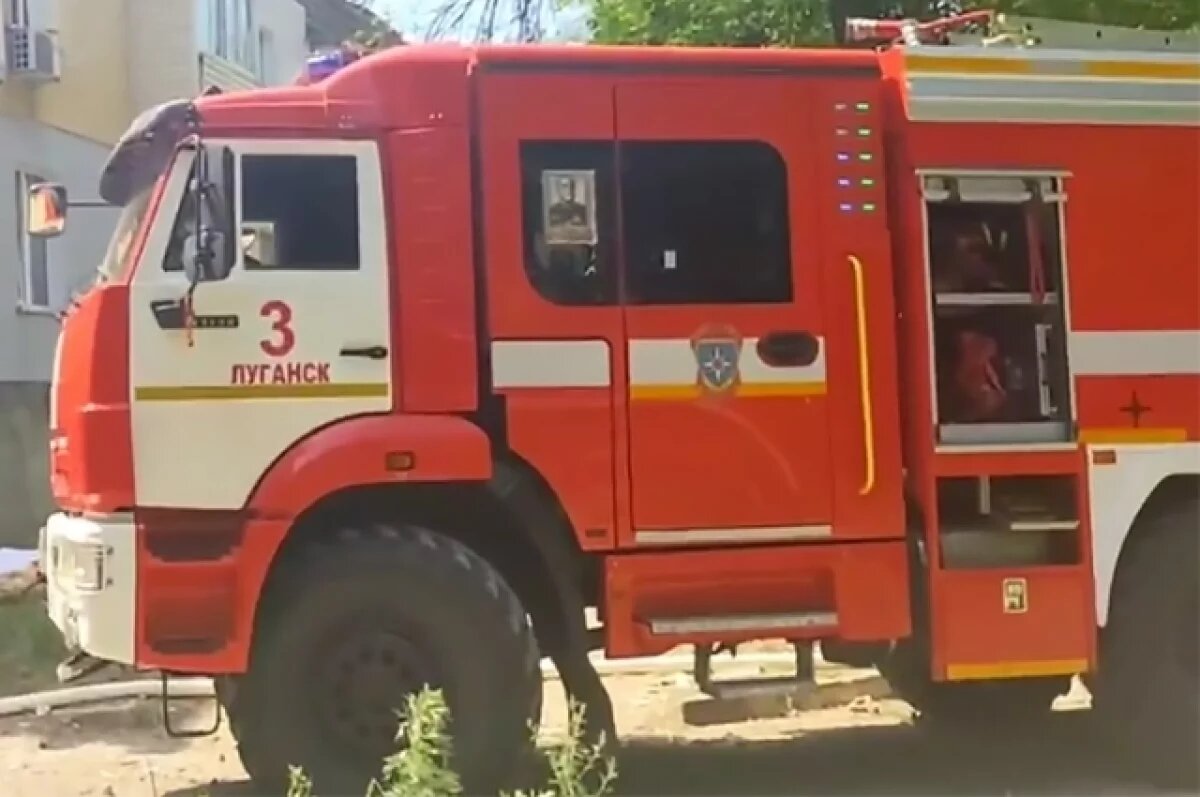    В луганском городе Свердловске после удара ВСУ начался пожар на складе ГСМ