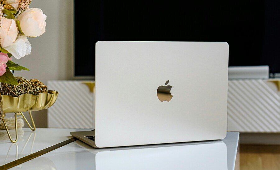 В марте текущего года Apple представила две новые модели ноутбуков, оснащенные процессором M3, являвшегося наработкой прошлого года.