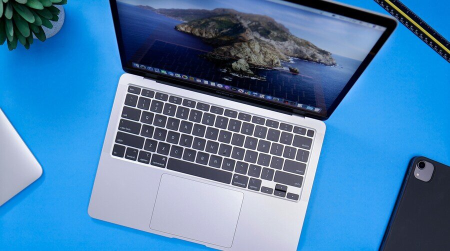В марте текущего года Apple представила две новые модели ноутбуков, оснащенные процессором M3, являвшегося наработкой прошлого года.-2