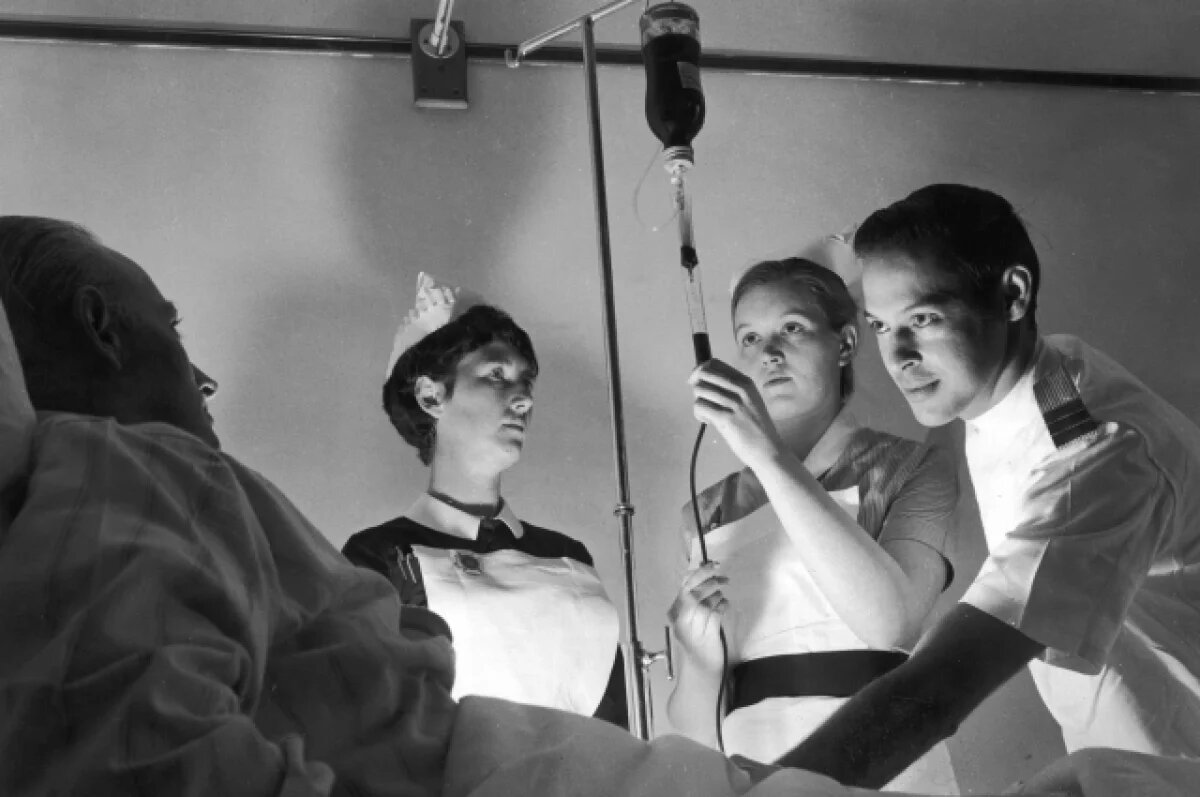    Переливание крови в британской больницe, 1966 г.