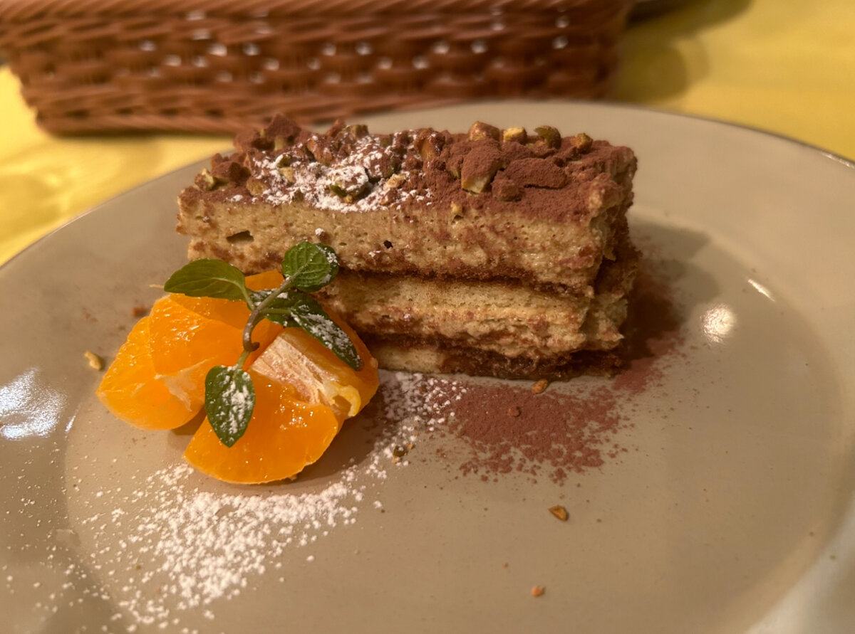 Или, например, когда итальянцы едят тирамису?