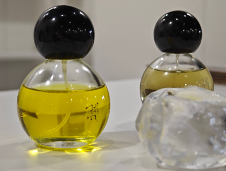 Китайский парфюмерный бренд «Буфэн». Дословно «ловить ветер»  捕风 Bǔ fēng Источник: industry.caijing.com.cn