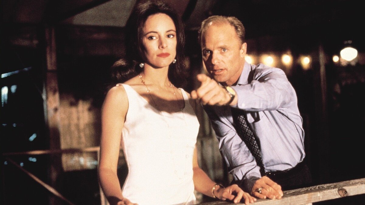 Кадр из фильма "Фарфоровая луна" (1991)