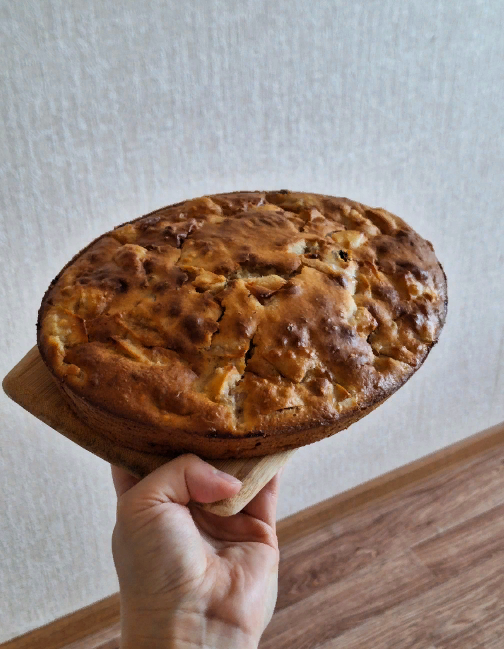 Кекс с яблоками,орехами и изюмом на скорую руку