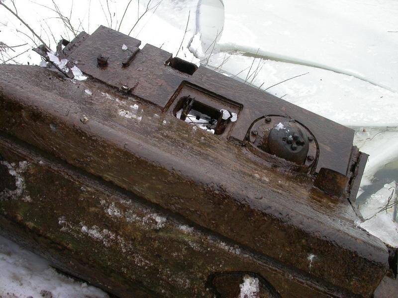 Передняя часть танка КВ-1 из Вори (фото Романа Алымова)