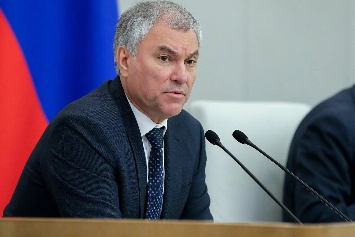 Отчитывает Кравцова!