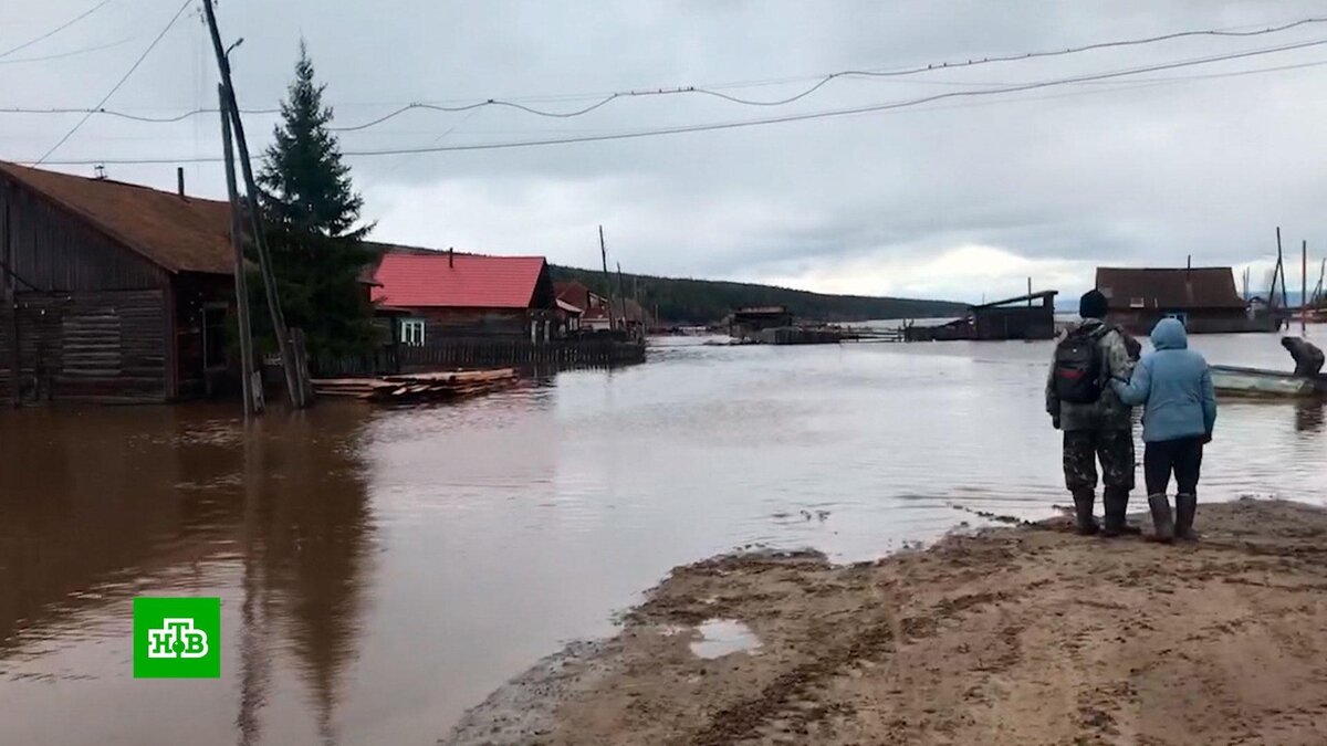    Паводок в Якутии: река Лена топит четыре поселка